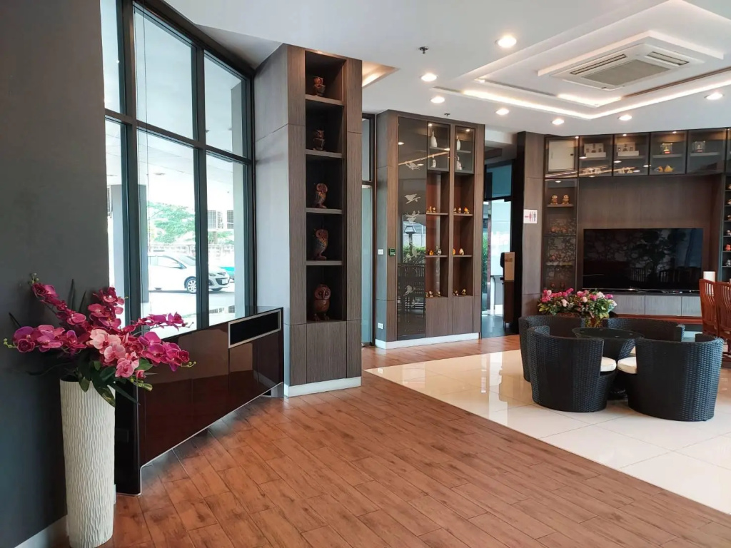 Nest n Rest Hotel — фото