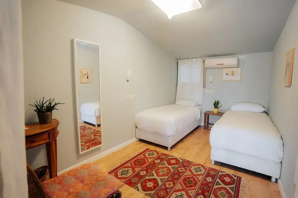 Classic Double room (full double bed)