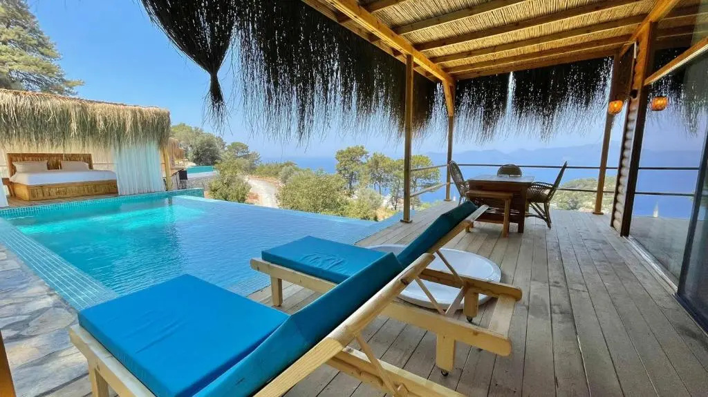 Suite with pool view