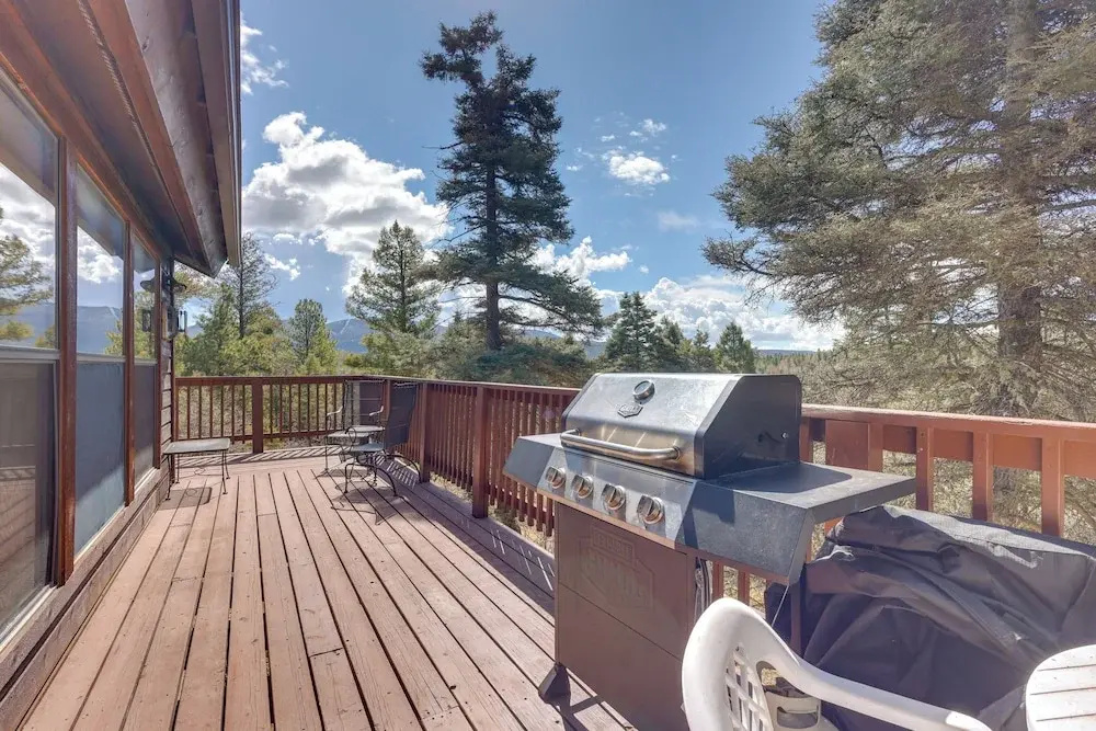 Mtn-view Deck: Cabin Getaway in Angel Fire