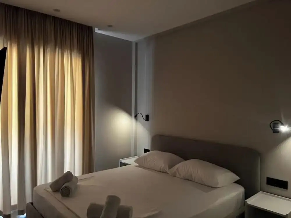Deluxe Double room (full double bed)