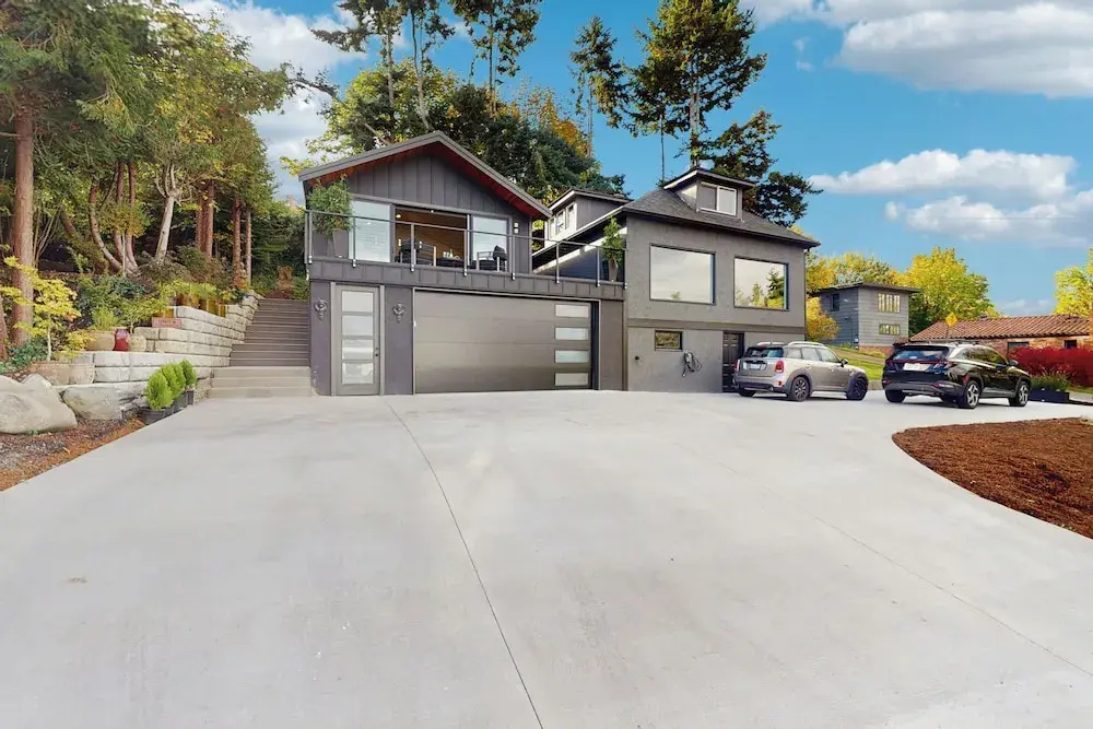 1 BR Home w/ Gas Fireplace & Puget Sound Views