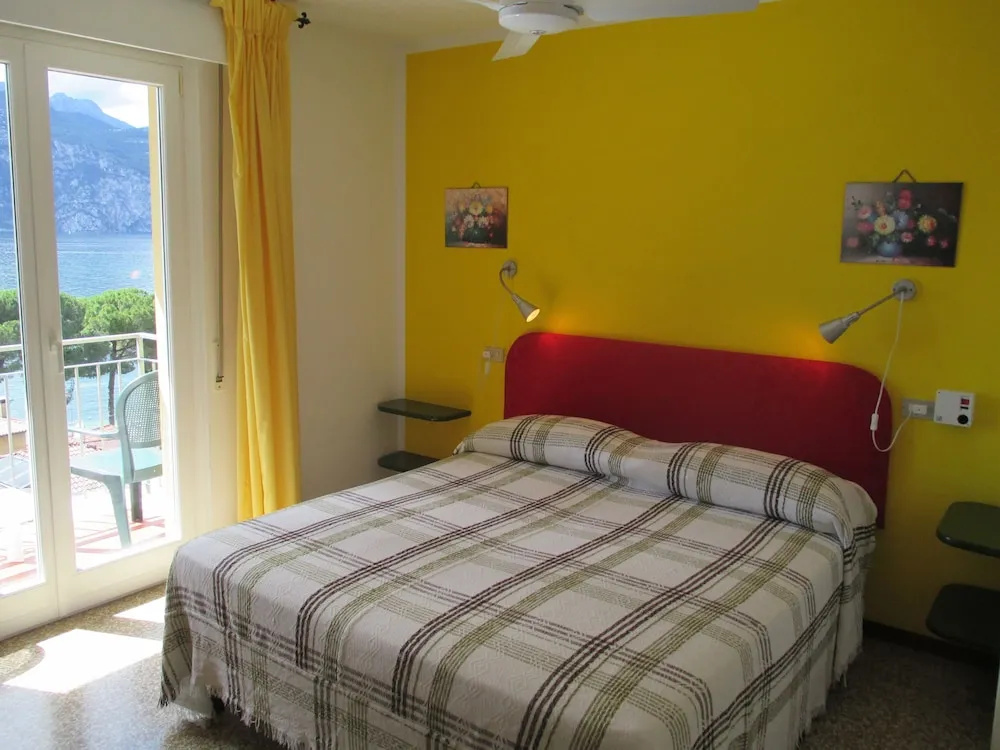Standard Double room with balcony (full double bed)