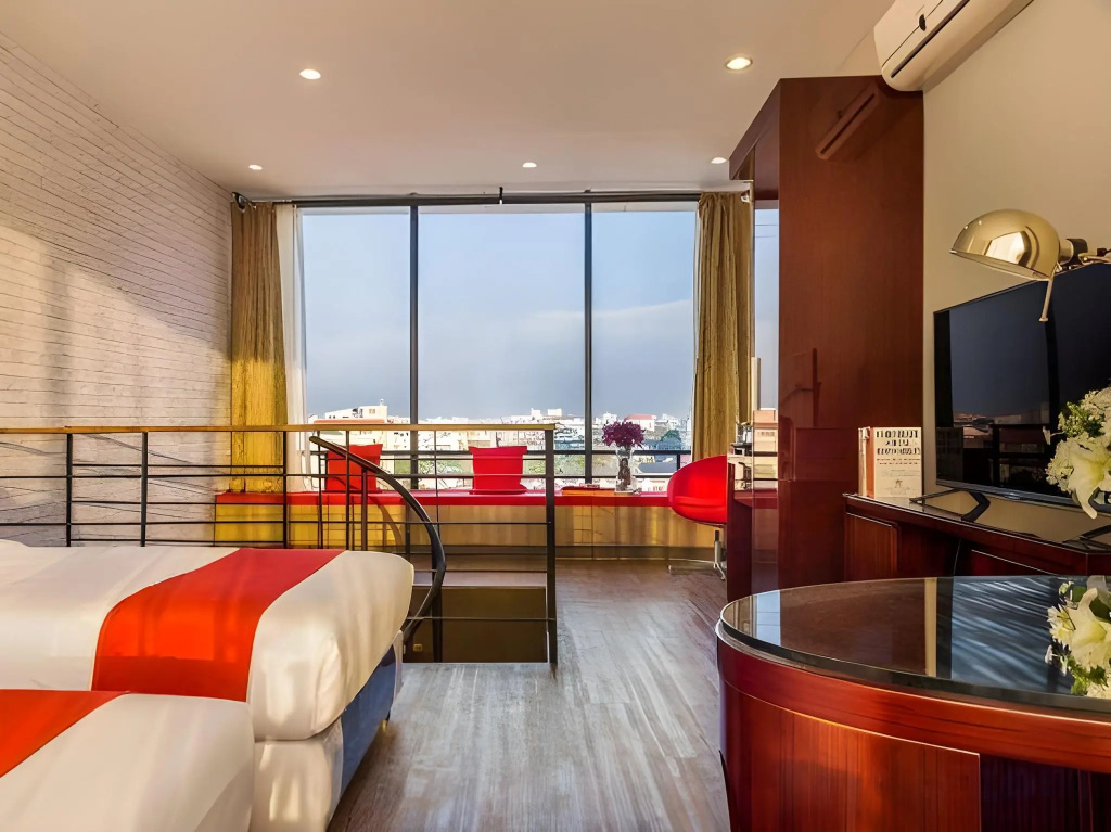 Ratchada Point Hotel — 2