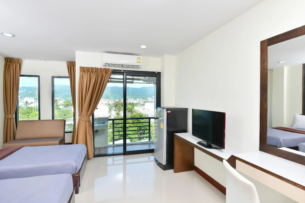 Standard Double room with city view (twin beds)