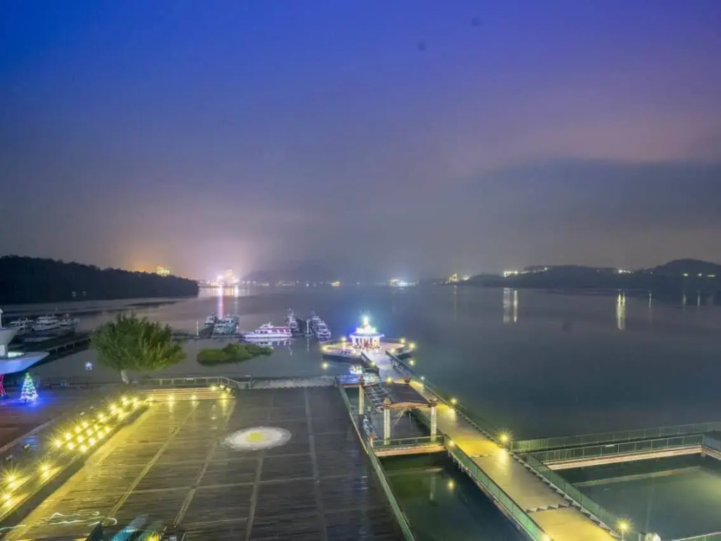 Hu Yue Lakeview Hotel
