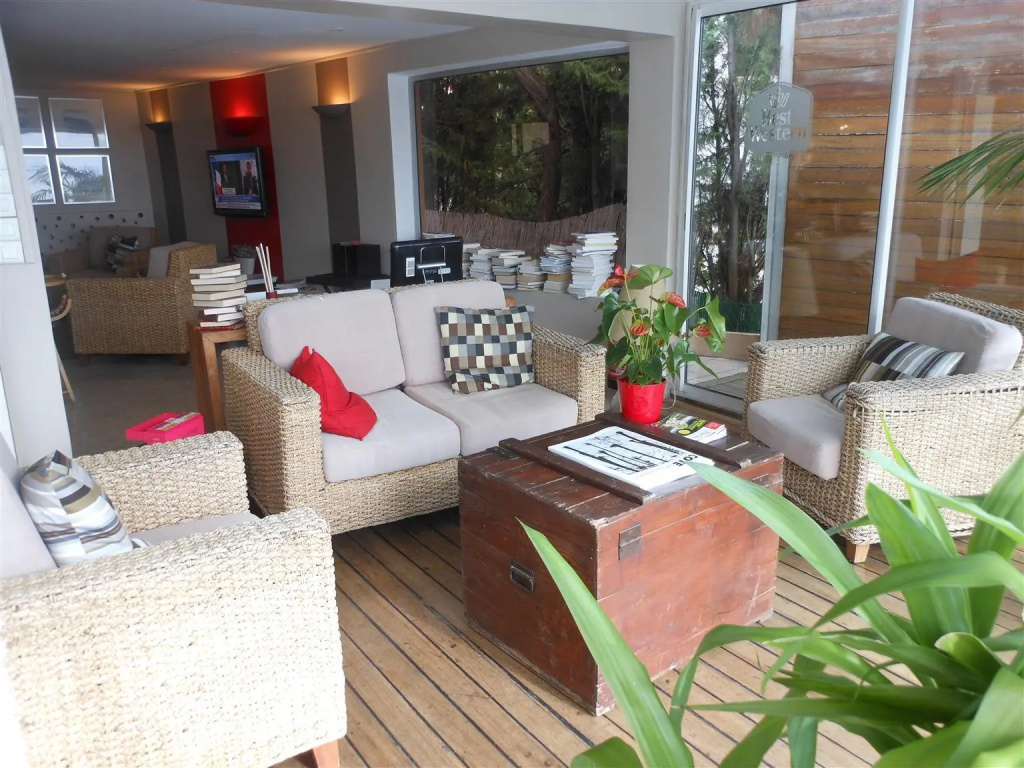 Lobby & Reception