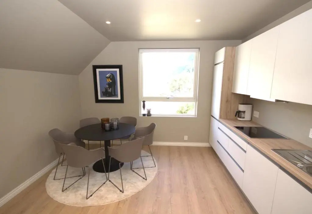 3 Bedrooms Apartment