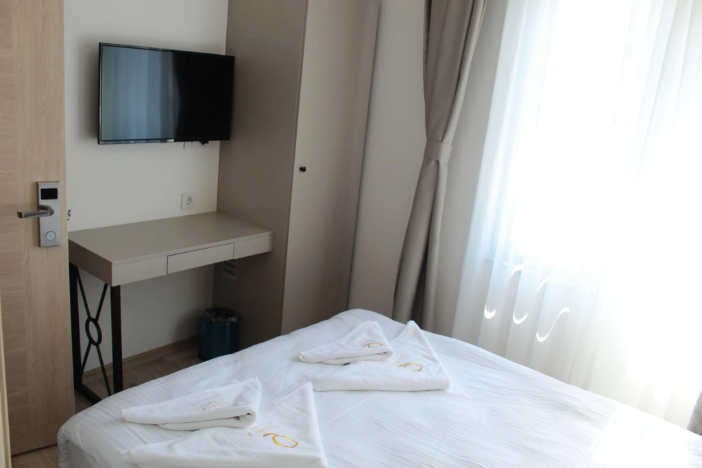 The Lola Hotel