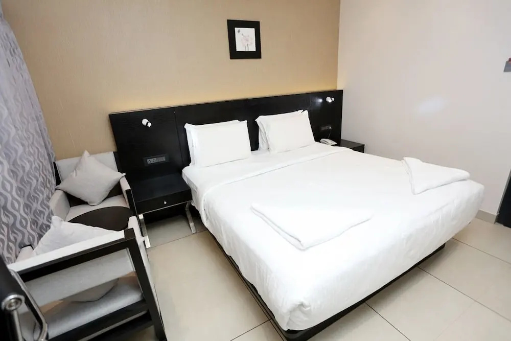 Deluxe Double room (full double bed)