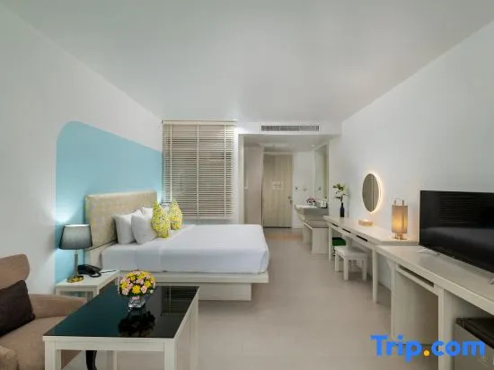 Трёхместный номер Deluxe с балконом в The Briza Beach Resort Khaolak