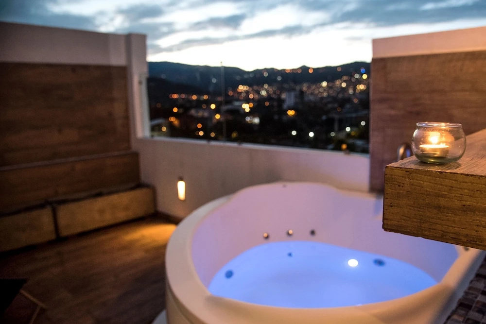 Deluxe Double Suite with city view (full double bed)