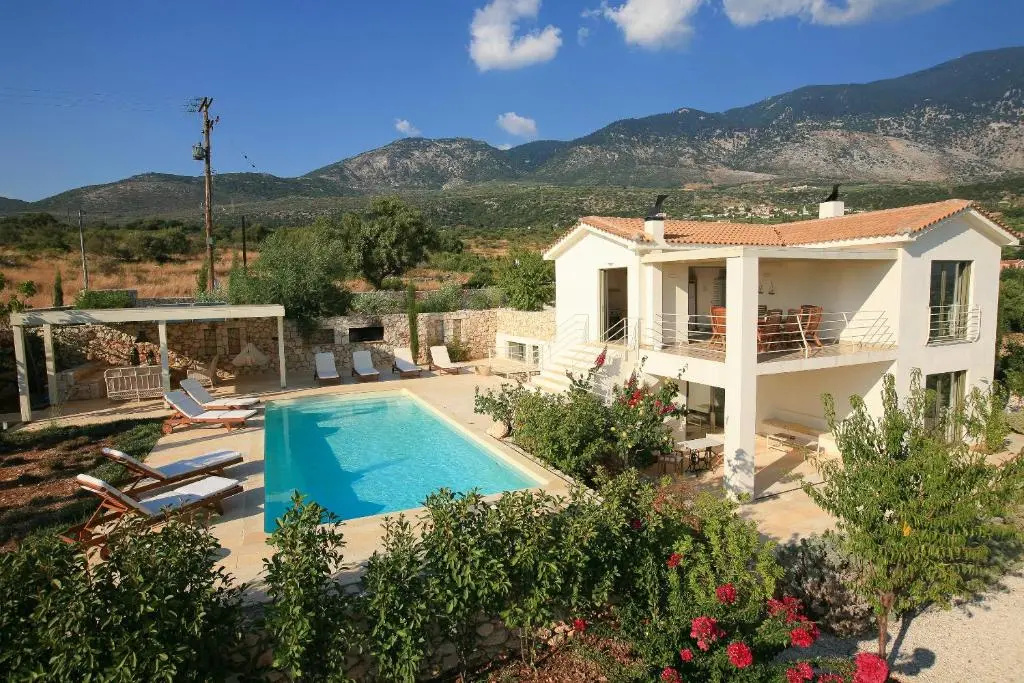 4 Bedrooms Grand Villa