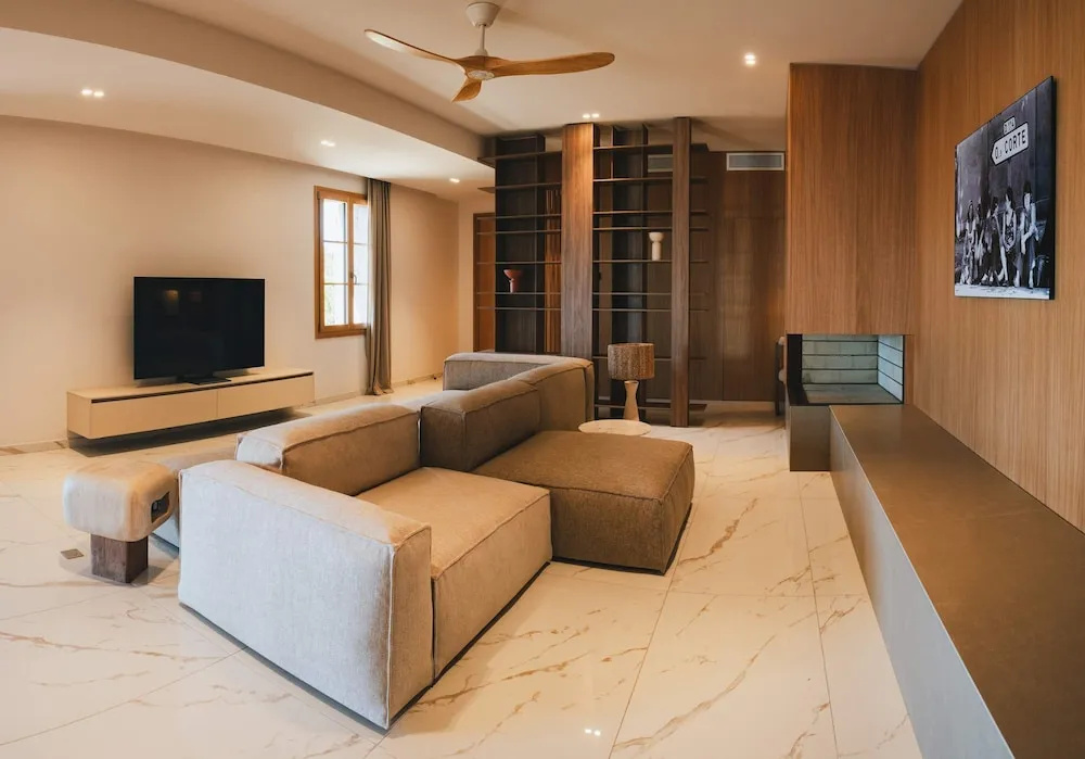 Voir la photo 2 — Luxury Villa a Nepita Beach Access Through the Maquis
