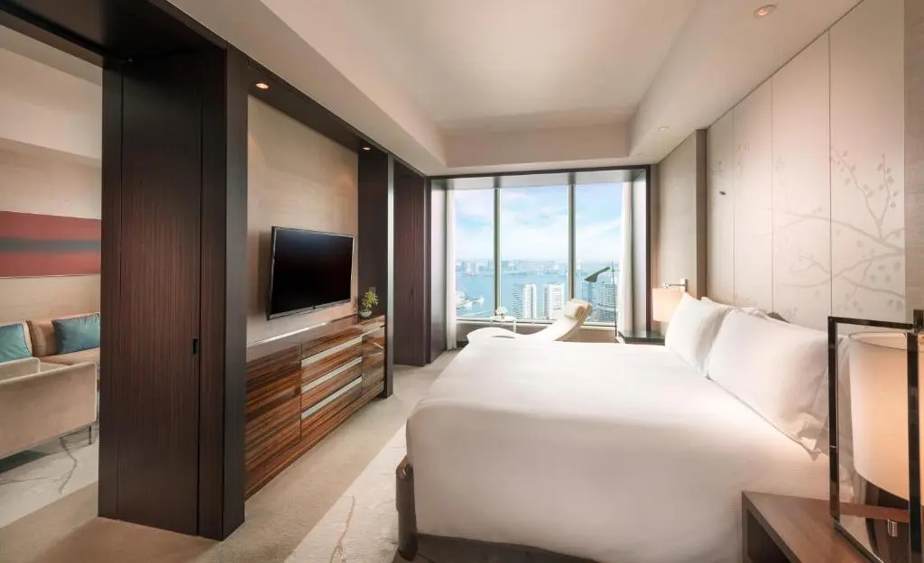 Double Suite with bay view (full double bed)