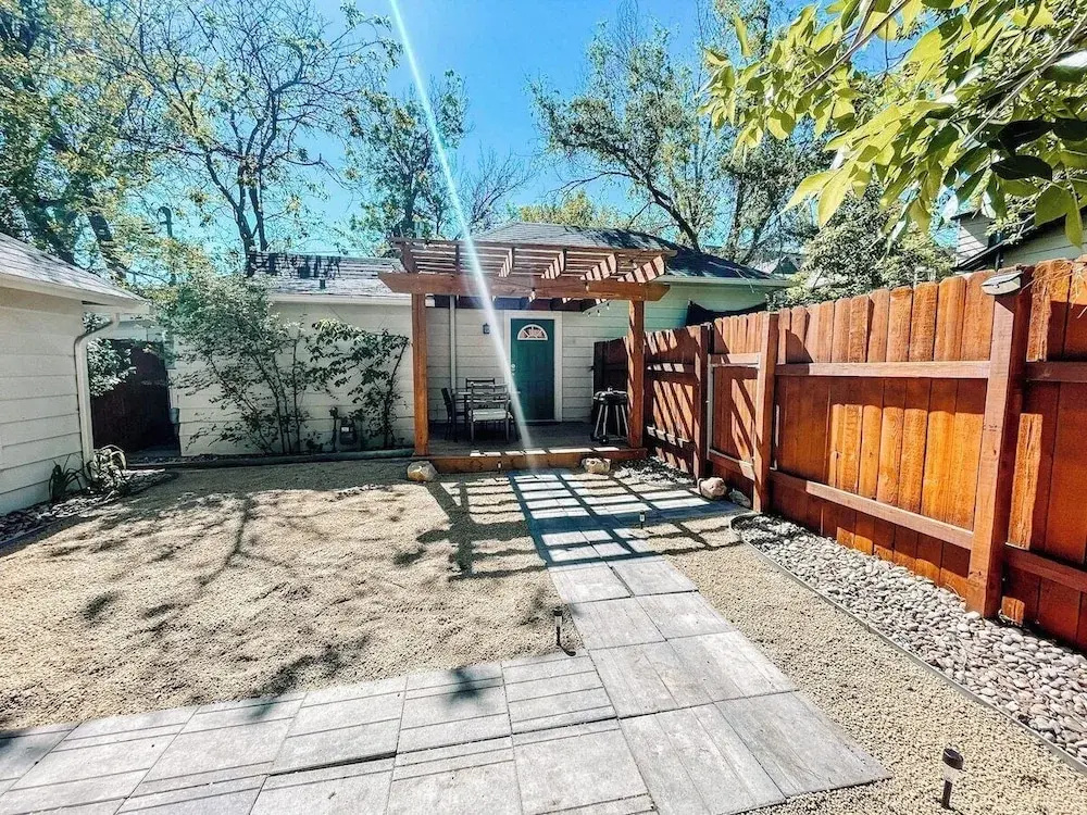 417 E Bijou