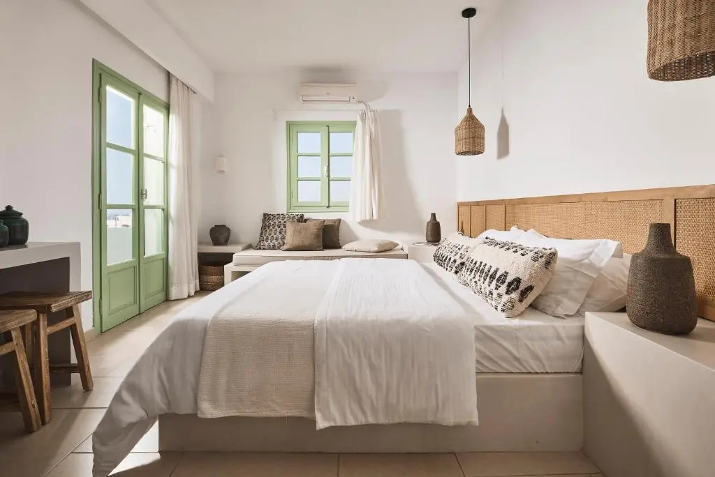 Deluxe Double room with partial sea view (full double bed)
