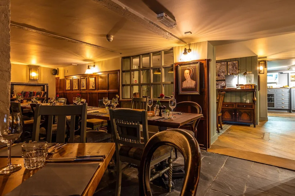 Greyhound Hotel - Général