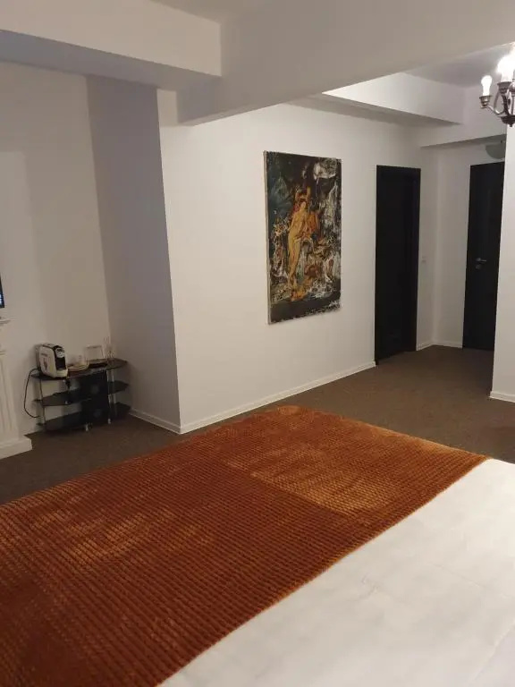 Deluxe Double room (full double bed)
