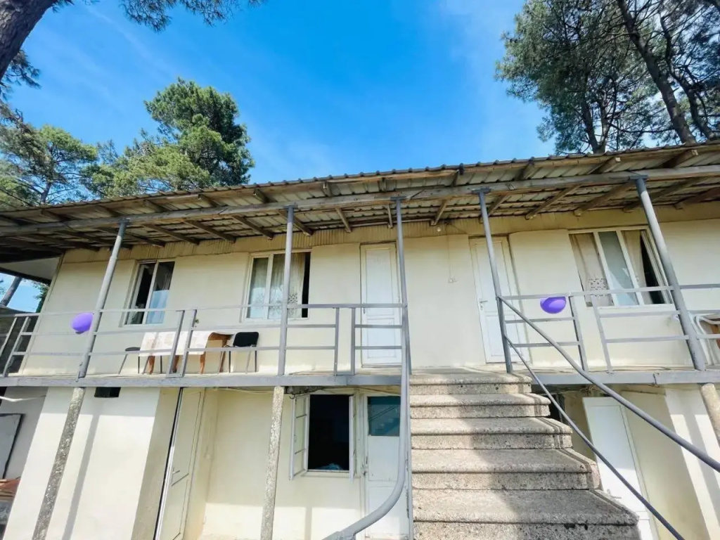 86 E. Takaishvili Guest House