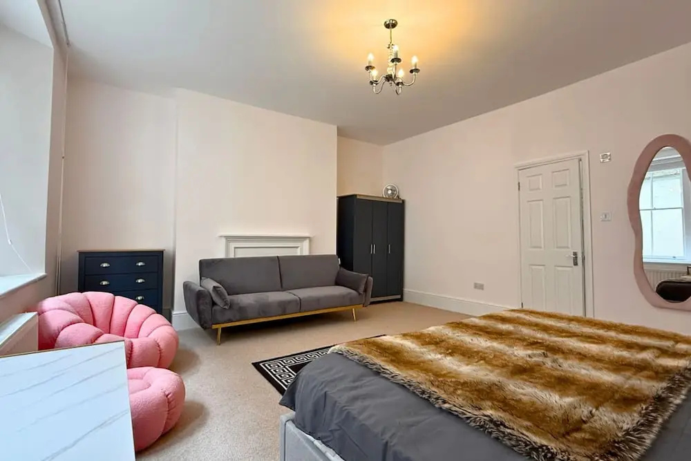 Palacial 3 Super King Bedrooms