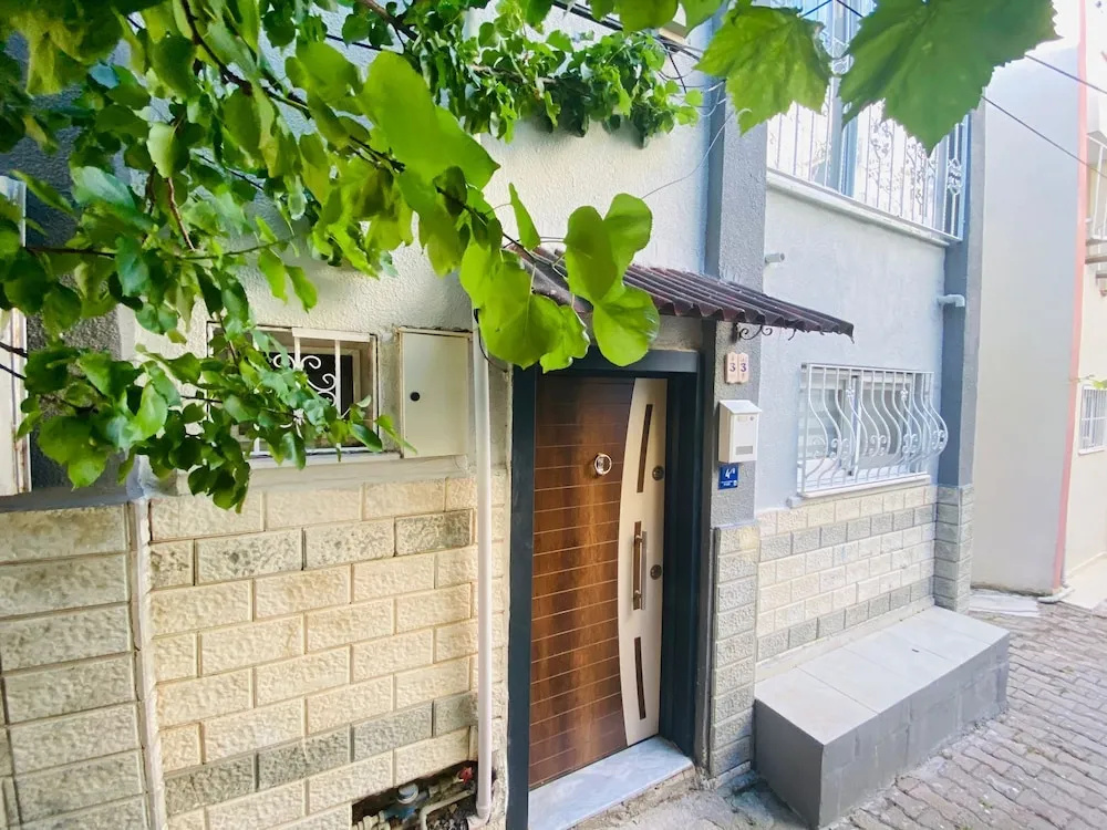Beautiful 3-bedroom House With Sea View and Garden