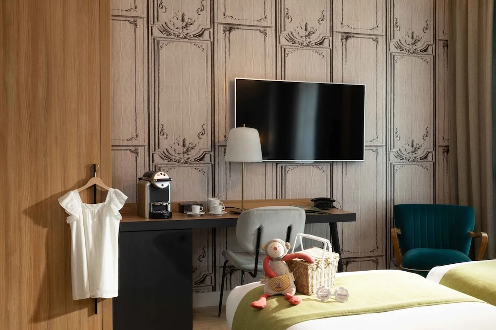 Lyric Hotel Paris 85