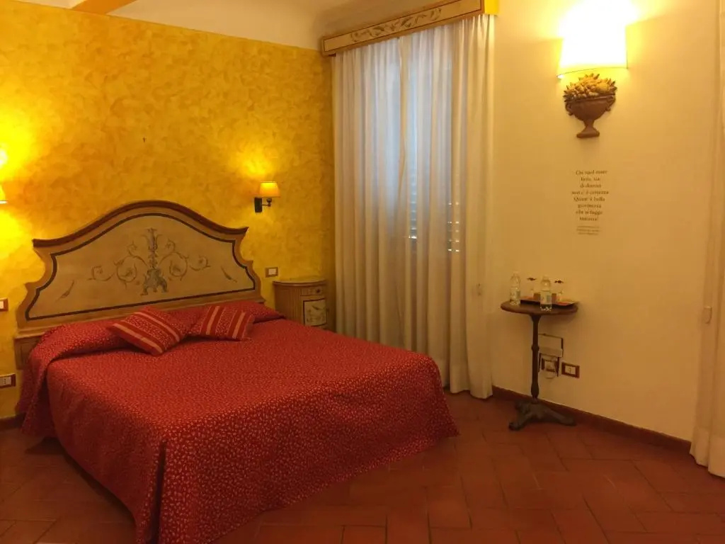 Standard Triple room
