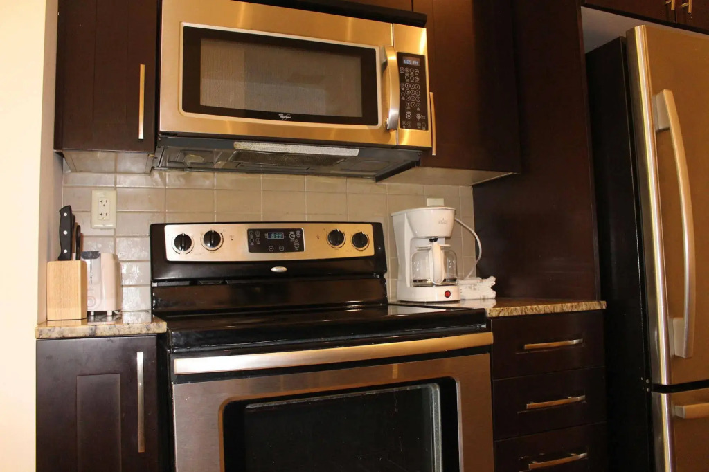 Custom Luxury Suite - By Elite Suites - фото 11