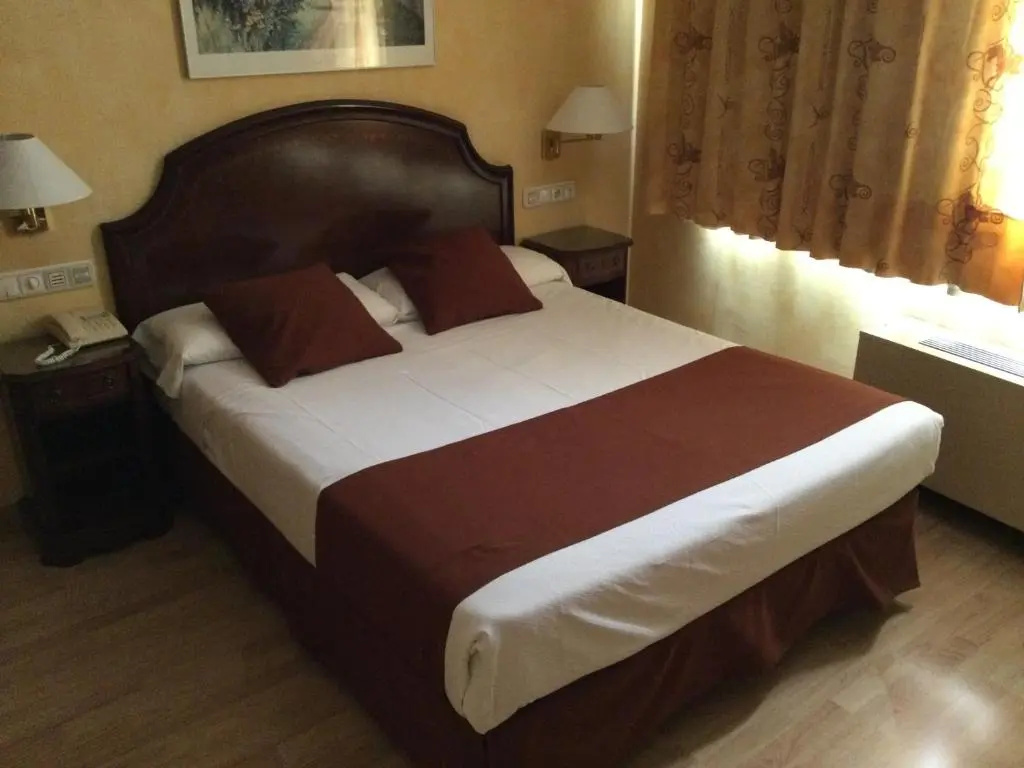 Standard Double room with balcony (full double bed)