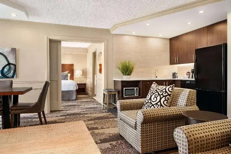Double Suite (full double bed)