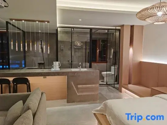 6 Bedrooms Suite