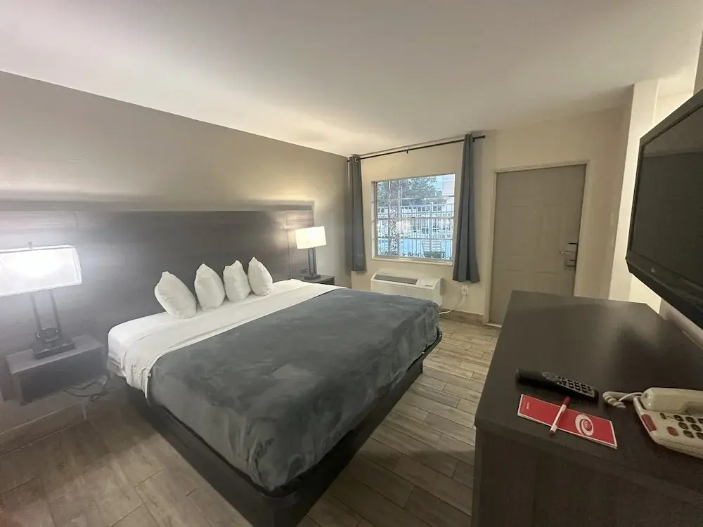 Econo Lodge St. Petersburg Central