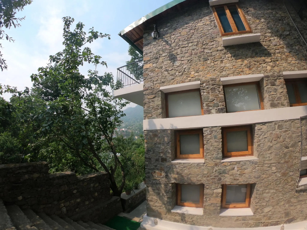 Aamod Monolith Resort Bhimtal - Chambres