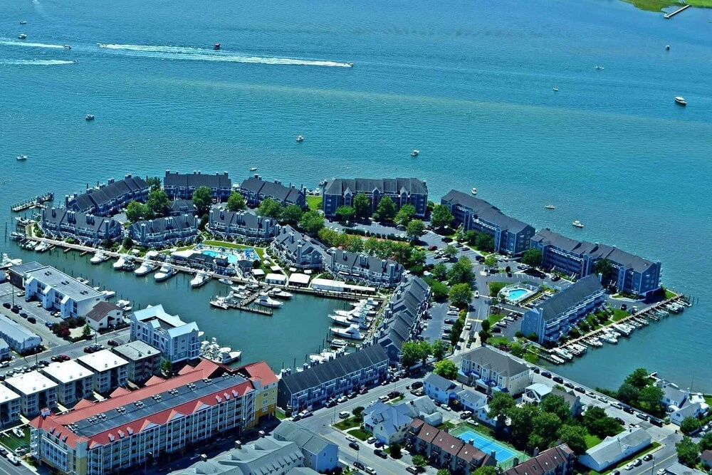 Harbour Island 403m 2 Bedroom Condo by RedAwning