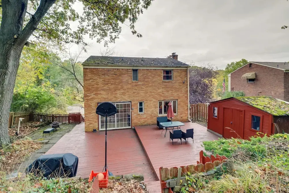 Cute Home w/ Patio ~ 7 Mi to Dtwn Pittsburgh