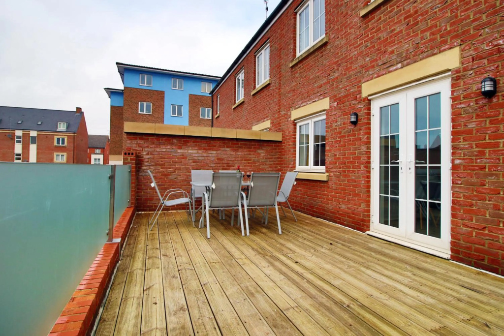 DELFT - A 5 bedroom house with terrace by Prestigious Stays - Includes Wifi, Netflix & Amazon Alexa