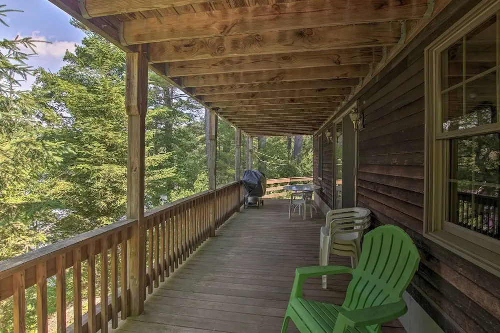 Waterfront New England House on Wickaboag Lake!