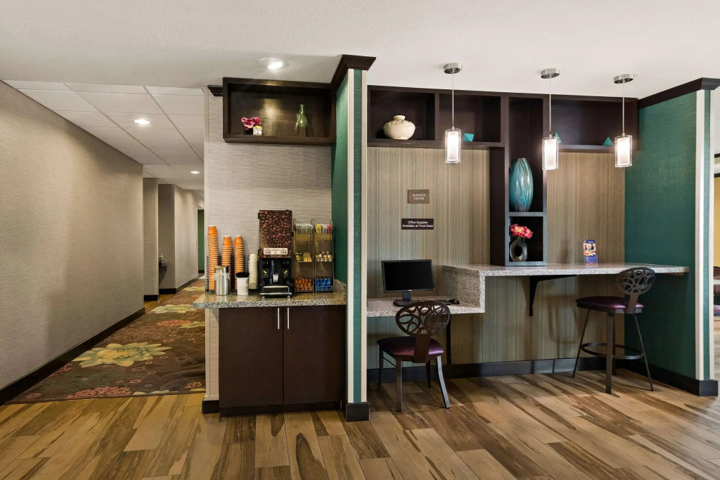 Lobby & Reception