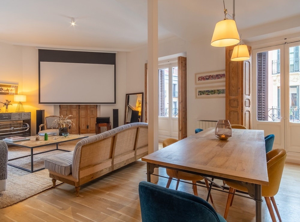Chueca 2 Bedrooms In The Middle Of Chueca