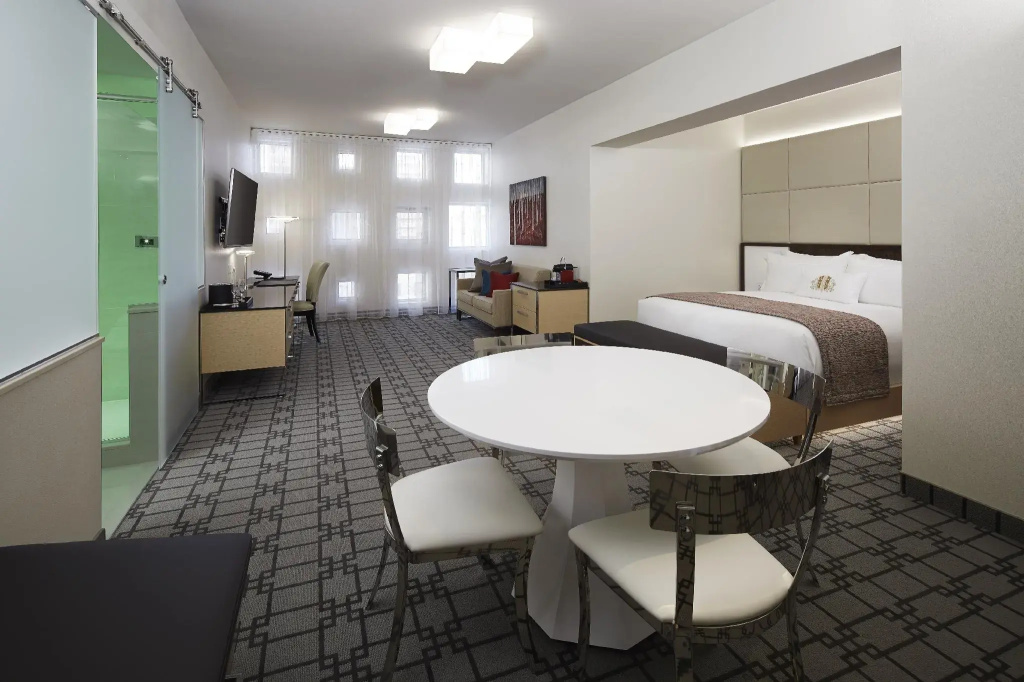 Double Junior Suite (full double bed)
