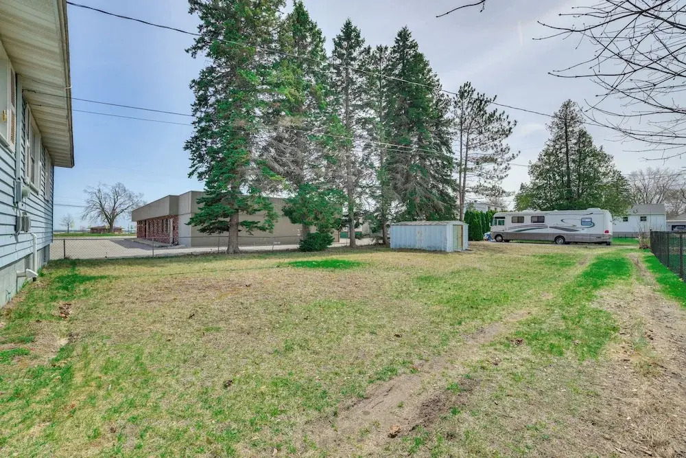 Walk to Beach: Lake-view Home in Alpena! - фото 19