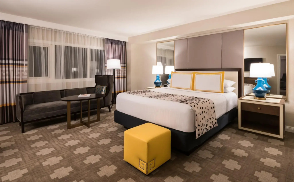 Julius Executive Double Suite (full double bed)