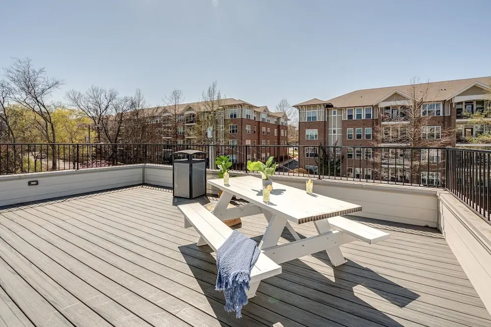 Mesmerize Melrose - Mins to Broadway - 2 Bedrooms