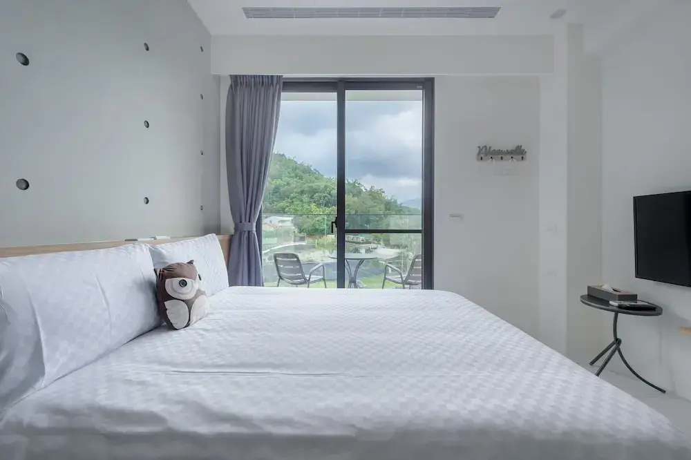 Standard Double room with balcony and with lake view (full double bed)