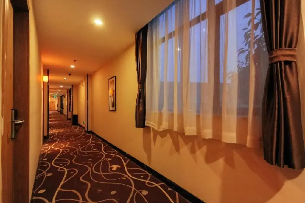Lobby & Reception
