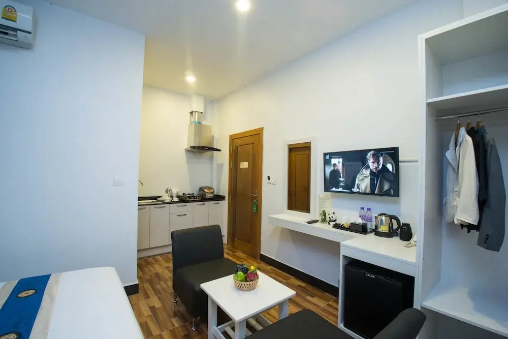 Deluxe Studio