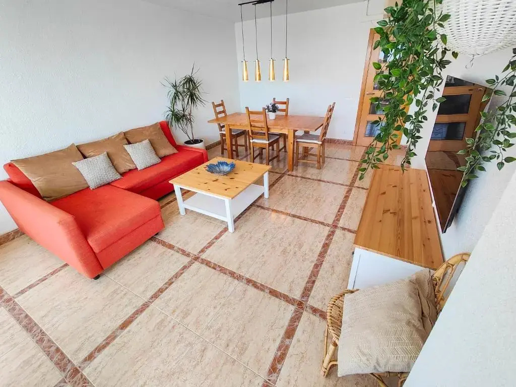 <1 Min Beach, Sea Views, AC, Wifi, Pool, 3xTennis