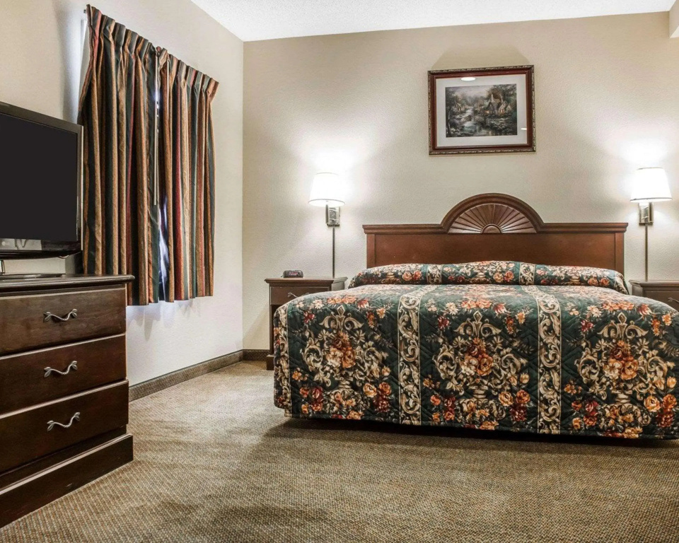 Econo Lodge & Suites - фото 3