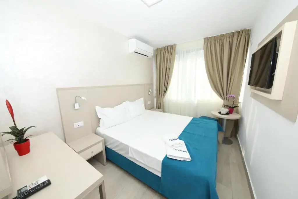 Standard Double room with garden view (full double bed)
